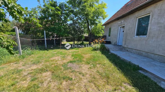 Eladó családi ház, Poroszlón 34.99 M Ft, 6 szobás