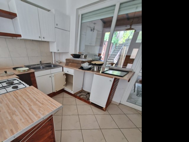 Eladó családi ház, Pécsett 150 M Ft, 3 szobás