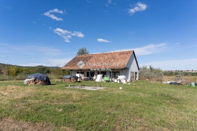 Eladó családi ház, Pomázon 270 M Ft, 5 szobás