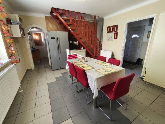 Eladó családi ház, Komáromban 68 M Ft, 4 szobás