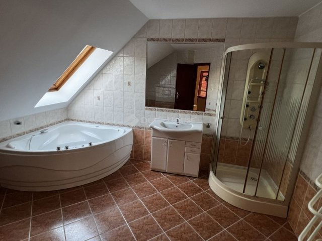 Eladó családi ház, Dunaújvárosban 119.9 M Ft, 7 szobás