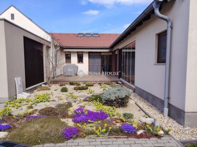 Eladó családi ház, Gárdonyban 229.9 M Ft, 4 szobás