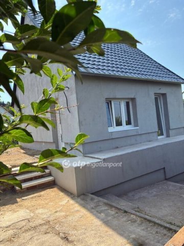 Eladó családi ház, Pécsett 105 M Ft, 2+2 szobás