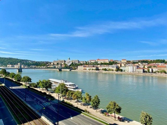 Eladó téglalakás, Budapesten, V. kerületben 298 M Ft, 3 szobás