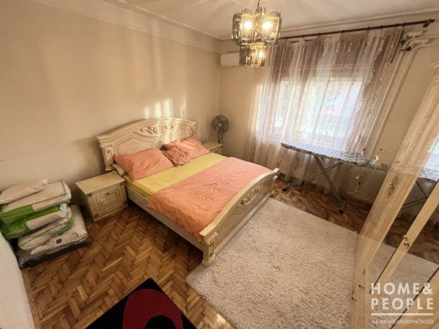 Eladó családi ház, Szegeden 72.999 M Ft, 4 szobás