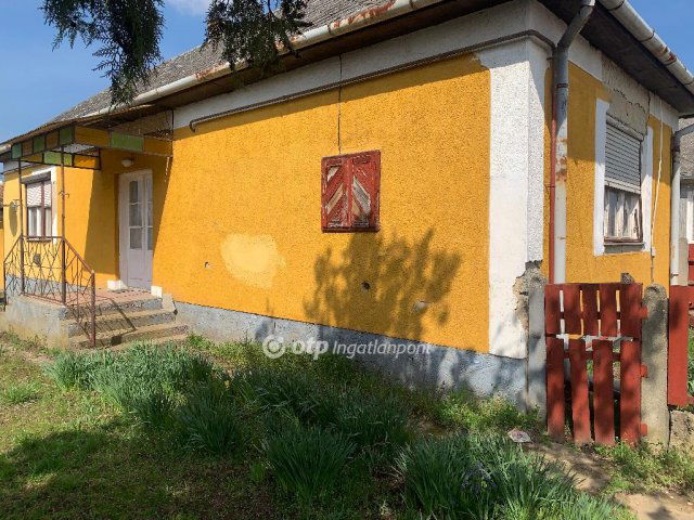 Eladó családi ház, Újfehértón 24.99 M Ft, 2 szobás