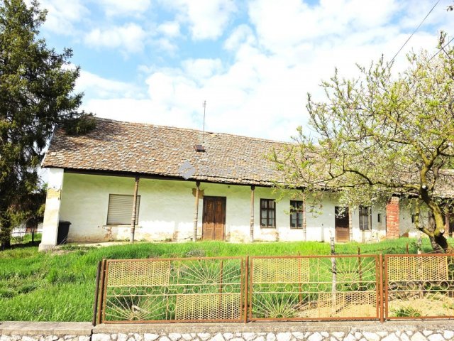 Eladó családi ház, Hőgyészen 8.9 M Ft, 3 szobás