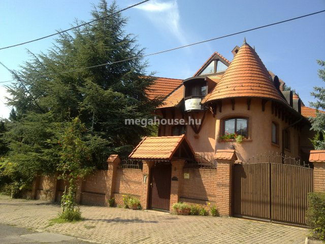 Eladó családi ház, Budapesten, XI. kerületben, Haraszt utcában