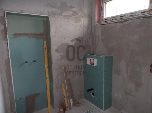 Eladó családi ház, Pápán 57 M Ft, 3 szobás