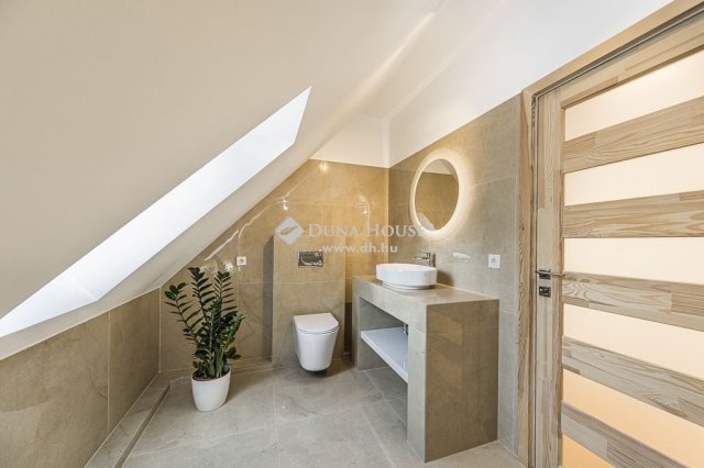 Eladó családi ház, Csobánkán 350 M Ft, 7 szobás