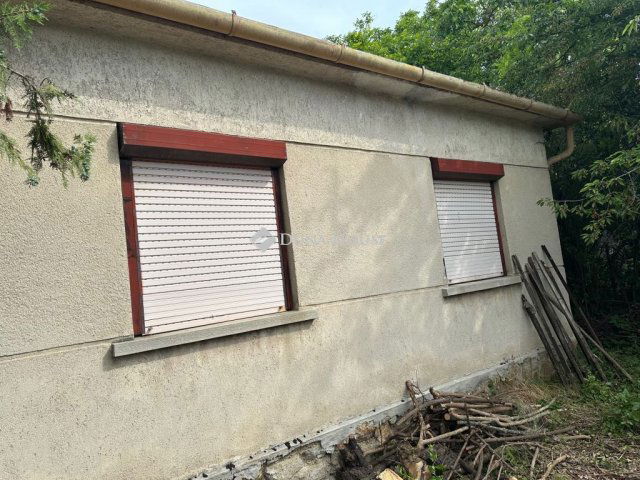 Eladó nyaraló, Gárdonyban 46 M Ft, 2 szobás