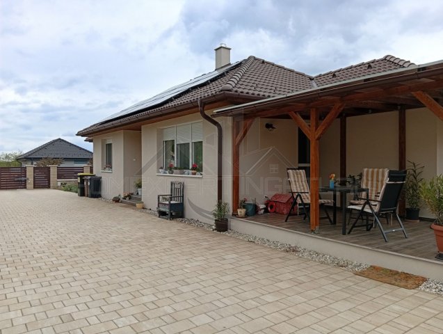 Eladó családi ház, Győrszemerén 109.99 M Ft, 5 szobás
