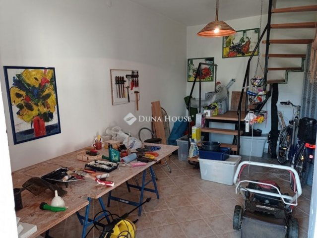 Eladó családi ház, Pákán 193.612 M Ft, 5 szobás