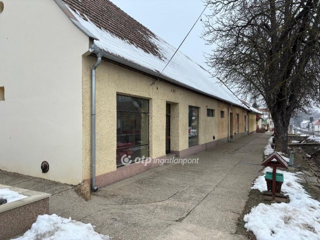 Eladó üzlethelyiség, Báron 26.3 M Ft / költözzbe.hu