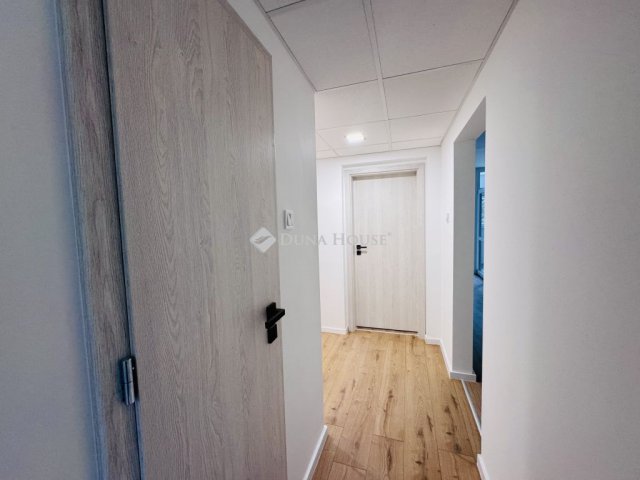 Eladó panellakás, Pécsett, Anikó utcában 53.9 M Ft, 3 szobás