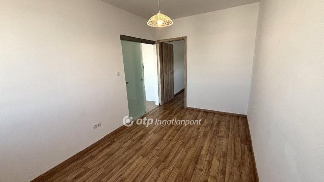 Eladó téglalakás, Győrött 72 M Ft, 1+2 szobás