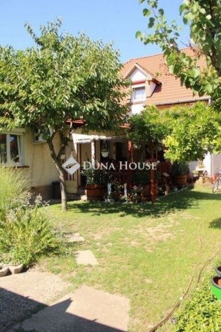 Eladó ikerház, Budapesten, XVI. kerületben 179.9 M Ft, 7 szobás