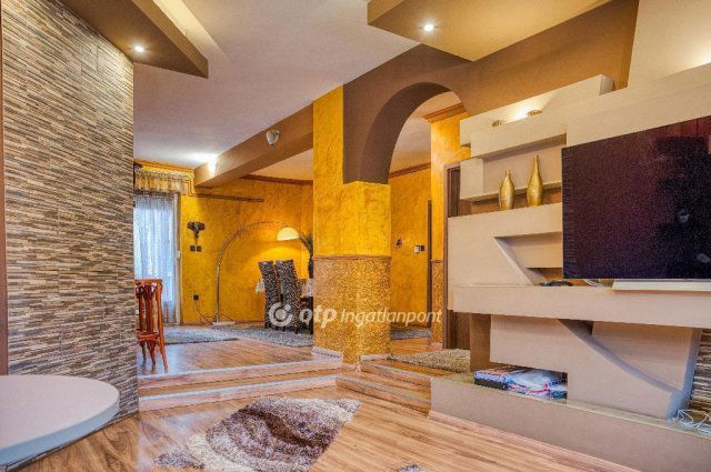 Eladó családi ház, Tiszavasváriban 70 M Ft, 5+3 szobás