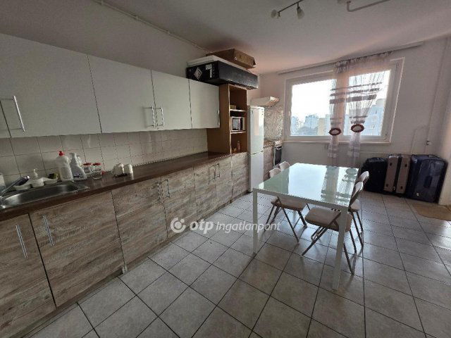 Eladó panellakás, Debrecenben 66 M Ft, 3 szobás