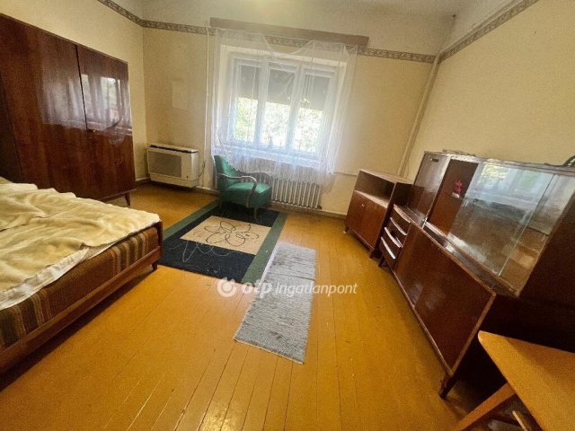 Eladó családi ház, Jászkisérén 9.999 M Ft, 2 szobás