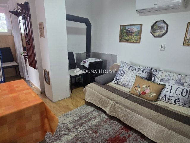 Eladó családi ház, Pécsett 32.3 M Ft, 2 szobás