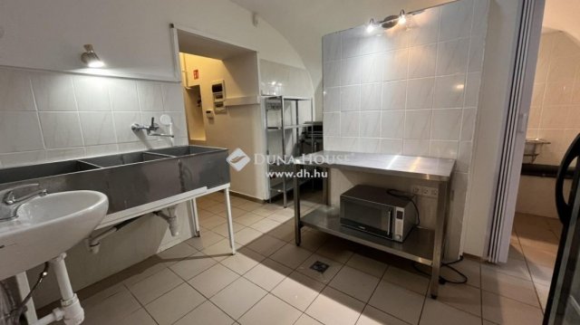 Eladó üzlethelyiség, Szombathelyen 39.4 M Ft