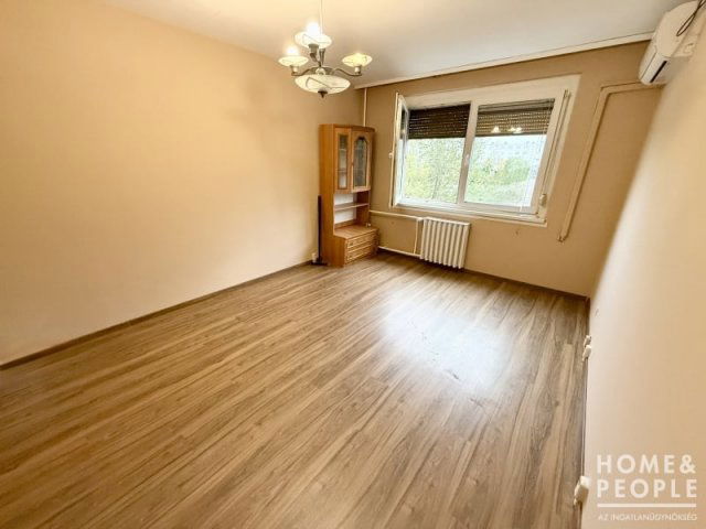 Eladó téglalakás, Szegeden 49.9 M Ft, 2 szobás