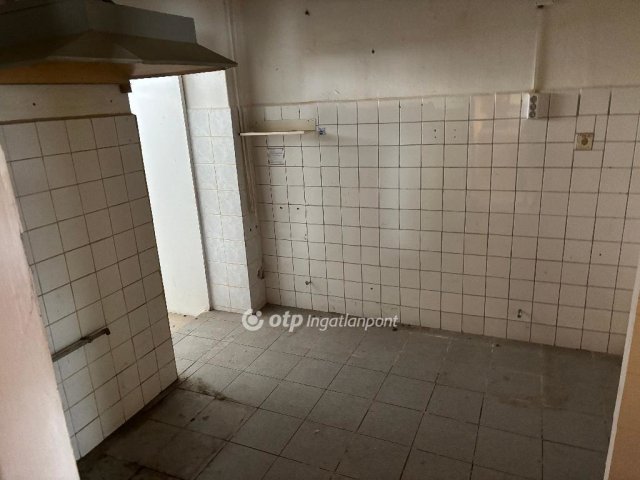 Eladó üzlethelyiség, Báron 26.3 M Ft / költözzbe.hu