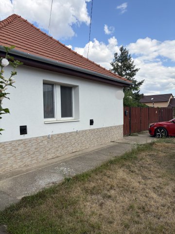 Eladó családi ház, Vecsésen 75.5 M Ft, 5 szobás