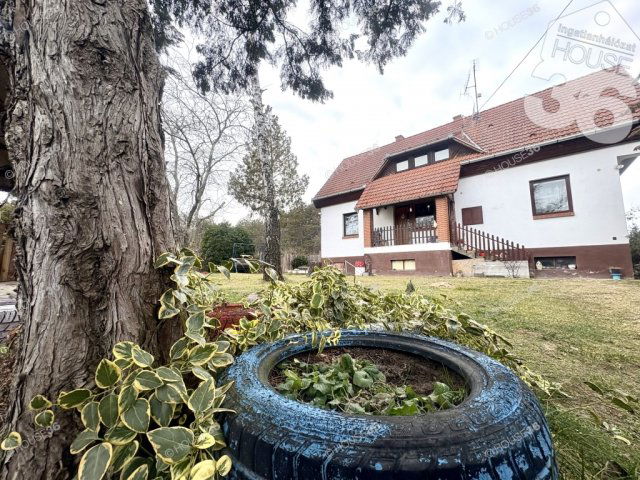 Eladó családi ház, Kecskeméten 64.9 M Ft, 5 szobás