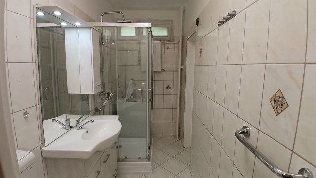 Kiadó panellakás, albérlet, Pécsett 170 E Ft / hó, 2 szobás