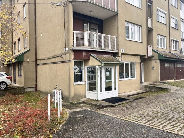 Eladó üzlethelyiség, Balatonalmádiban, Szabolcs utcában 150 M Ft