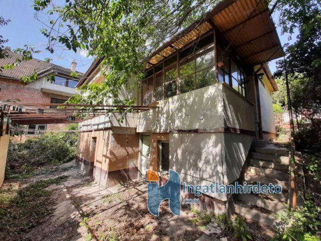 Eladó családi ház, Érden 50 M Ft, 2 szobás