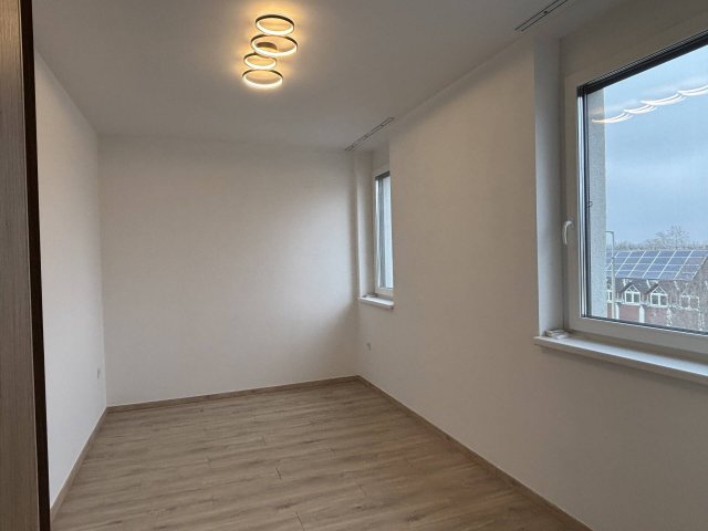 Kiadó téglalakás, albérlet, Tatabányán 300 E Ft / hó