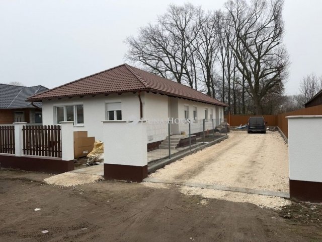 Eladó ikerház, Monorierdőn 65 M Ft, 4 szobás