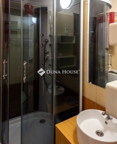 Eladó panellakás, Pécsett 52.9 M Ft, 2 szobás