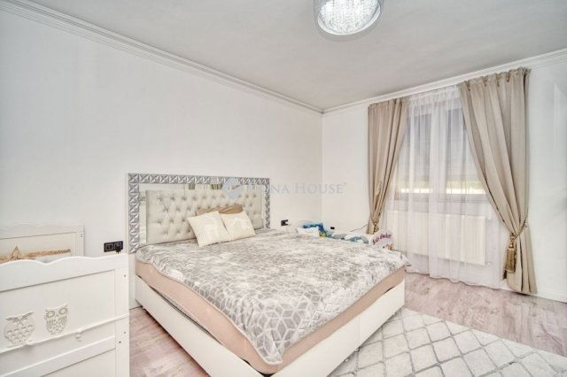 Eladó családi ház, Gyálon 299 M Ft, 7 szobás