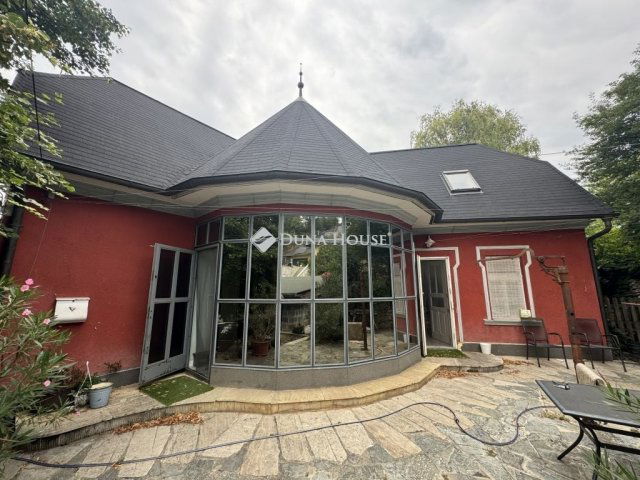 Eladó családi ház, Szekszárdon 109.5 M Ft, 5 szobás