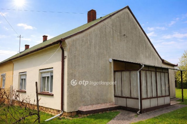 Eladó ikerház, Nyirádon 28 M Ft, 2 szobás / költözzbe.hu