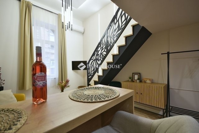 Eladó téglalakás, Budapesten, VI. kerületben 49.9 M Ft, 1 szobás