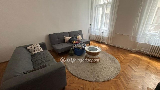 Eladó téglalakás, Budapesten, V. kerületben 79.5 M Ft, 1 szobás