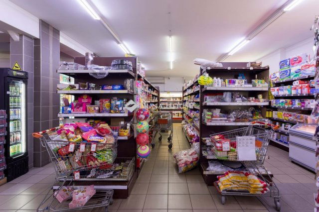 Eladó üzlethelyiség, Jánossomorján 180 M Ft