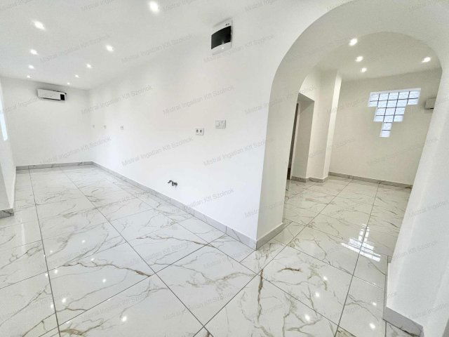 Eladó családi ház, Újszászon 19.9 M Ft, 3+1 szobás