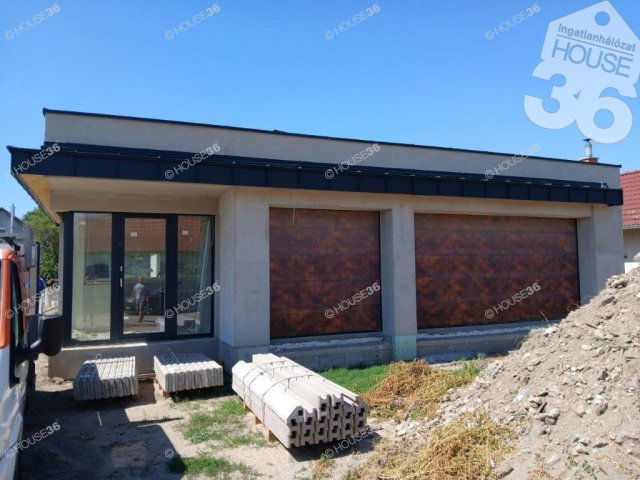 Eladó ikerház, Kecskeméten 122 M Ft, 5 szobás