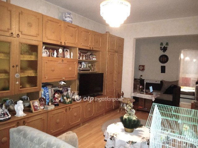 Eladó panellakás, Ajkán 30.9 M Ft, 2 szobás