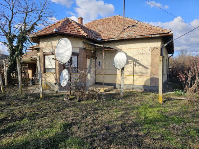 Eladó családi ház, Szelevényen 14 M Ft, 2 szobás