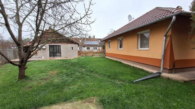 Eladó családi ház, Gödön 89.9 M Ft, 4 szobás