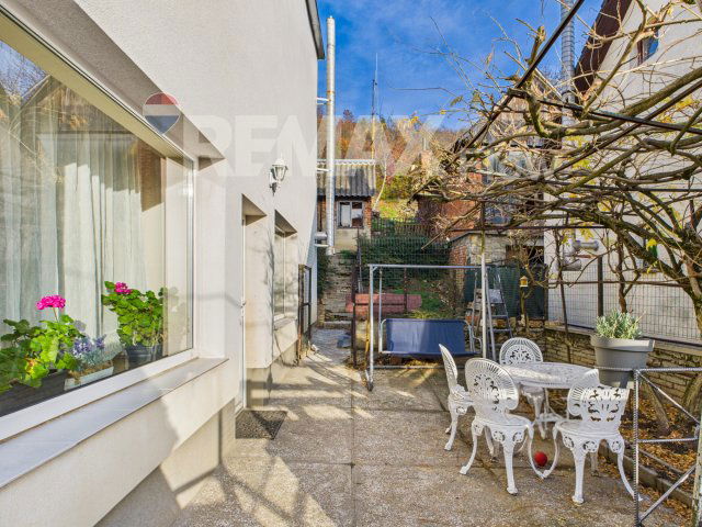 Eladó családi ház, Pécsett 69.7 M Ft, 4 szobás