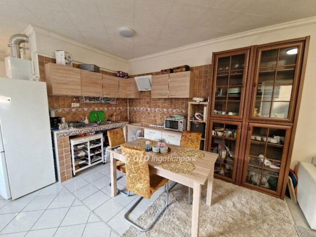 Eladó családi ház, Szirmabesenyőn 109 M Ft, 5+2 szobás