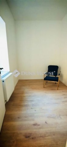 Eladó téglalakás, Pécsett 69.9 M Ft, 3 szobás